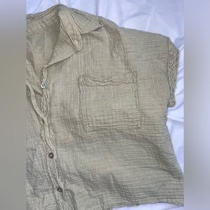 Blu Pepper cropped button down tee